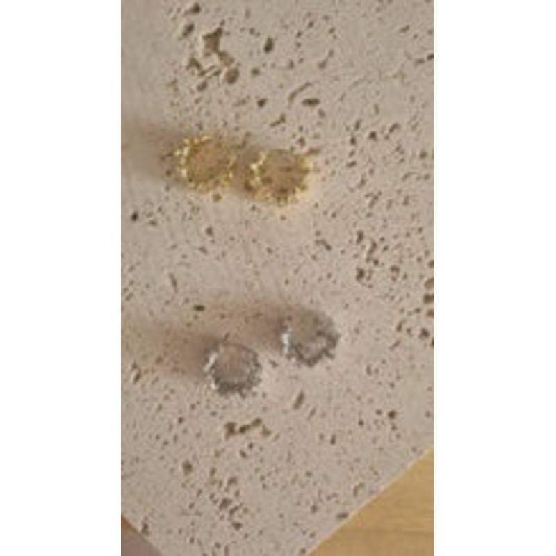 Ellidy Huggie Earring