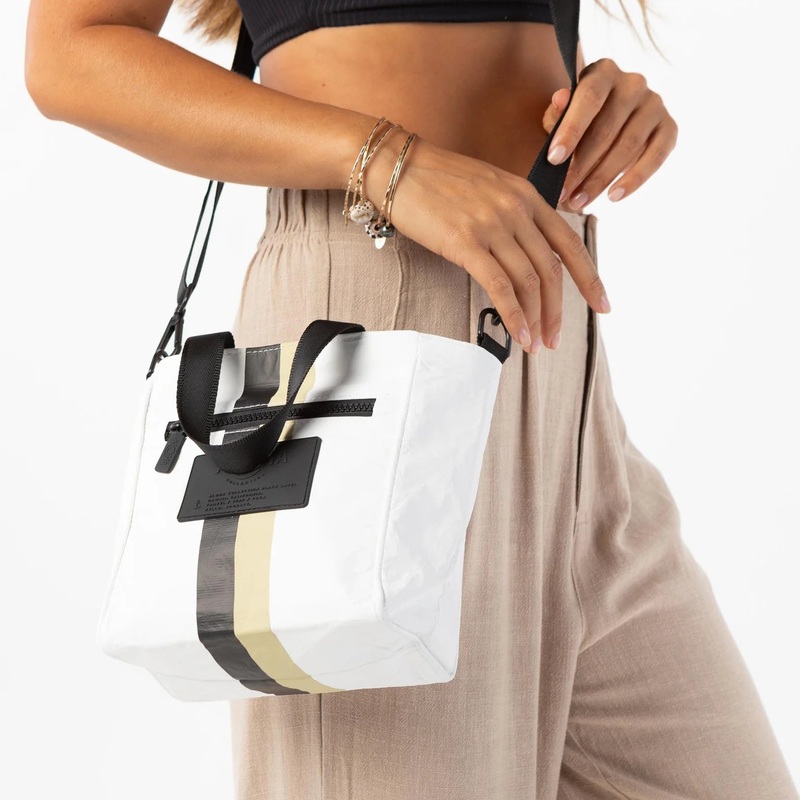 Le Voyageur Crossbody